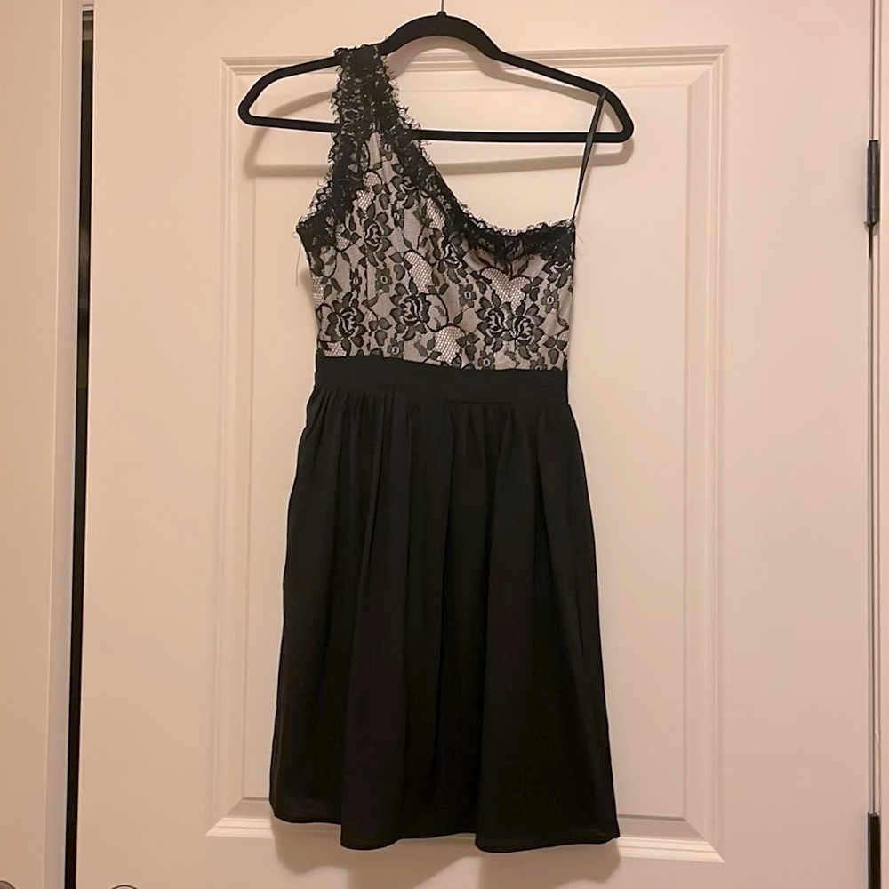 NWT Lace one shoulder floral dress, small